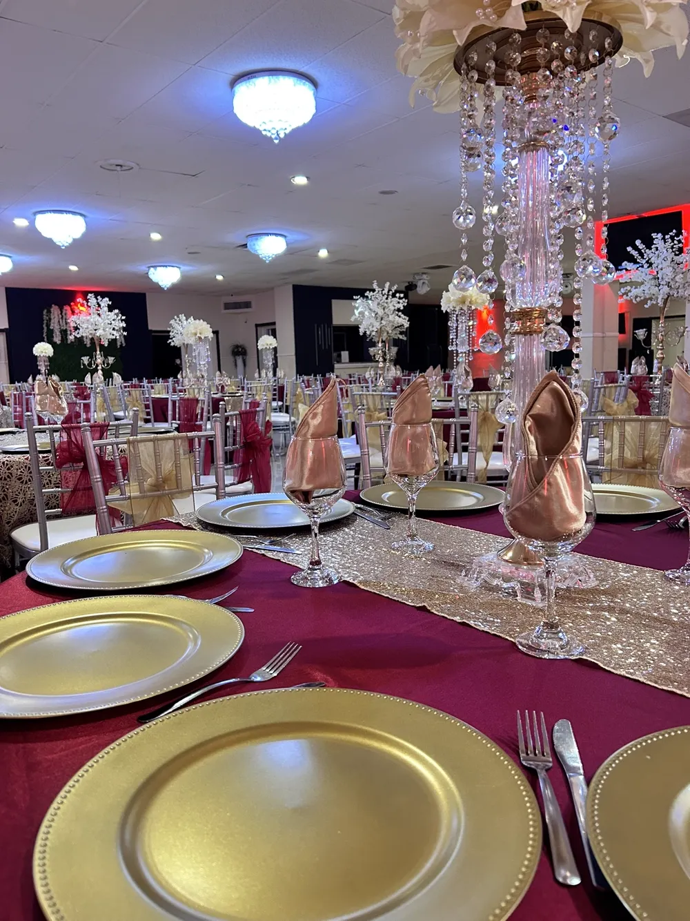 Elegant table setting at Venecia Reception Hall